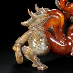 精品和田玉，双头兽，玉质细腻，包浆厚重，沁色入骨，雕工精细，局部带有红沁，品相完美，细节如图，长19宽8高16.5厘米，重1981克