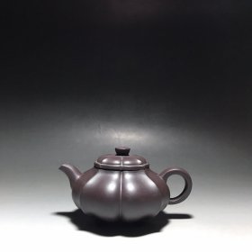 紫砂四足菱花壶