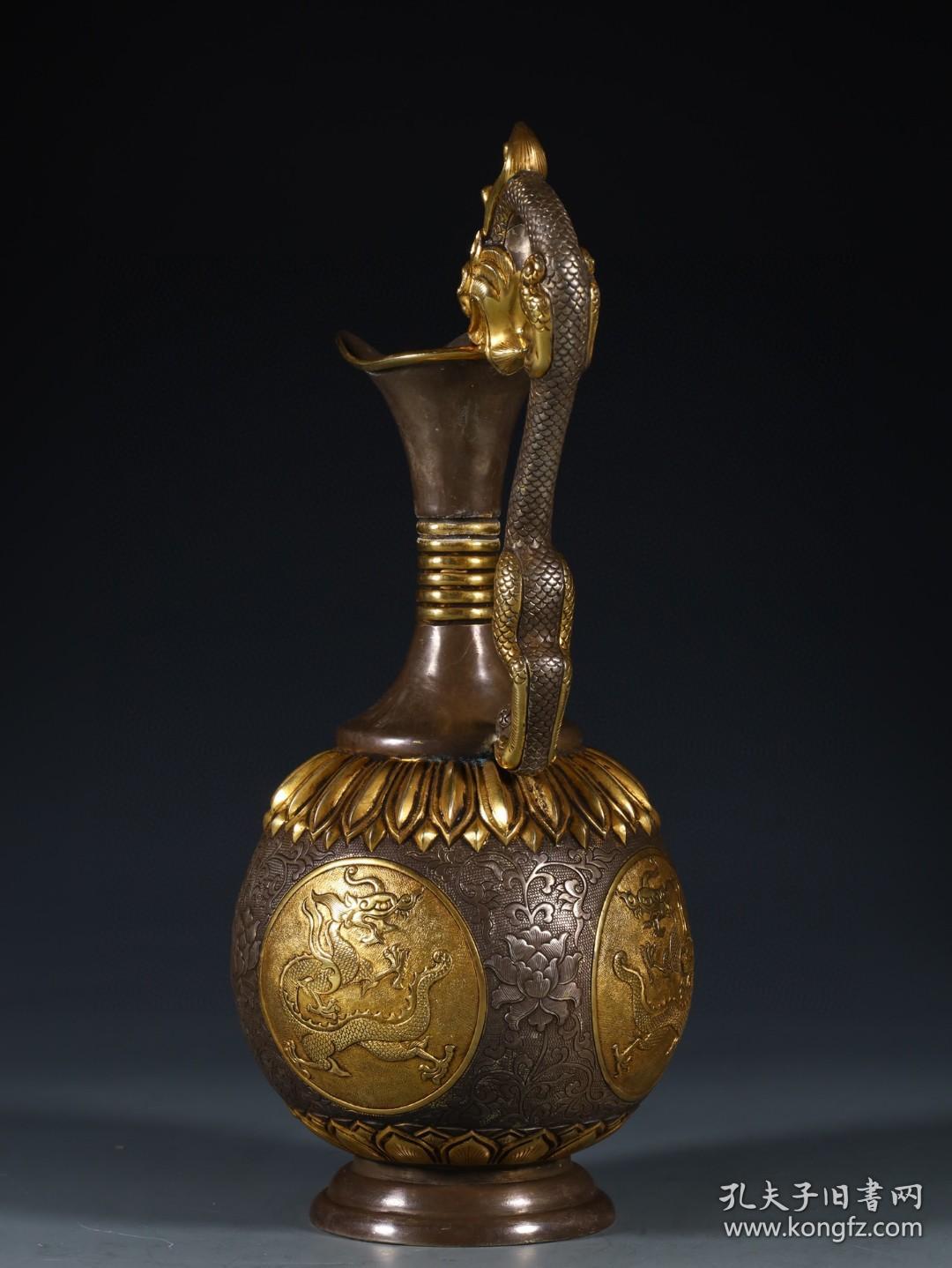 清代，银鎏金缠枝花卉龙纹瓶规格：腹径9.8cm高（厚）22.8cm重448g