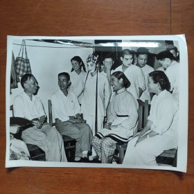 超大尺寸：1958年，刘少奇在济南同山东吕剧团演员们交谈（49号）