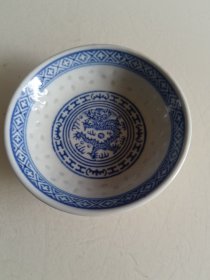 80年代景德镇青花玲珑龙纹小盘10cm