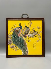 红木镶瓷板画黄底粉彩花鸟荣华富贵挂屏
高44厘米宽44厘米