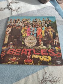 Sgt. Pepper's Lonely Hearts Club Band黑胶唱片LP，日版东芝版双开页，无侧标，侧脊瑕疵部分开裂。盘面光洁无划痕