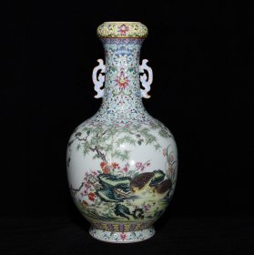 清乾隆粉彩安居乐业纹双耳蒜头瓶尺寸33*19厘米
