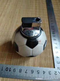 打火机：九十年代足球造型树脂材质打火机（请仔细阅读品相描述！）