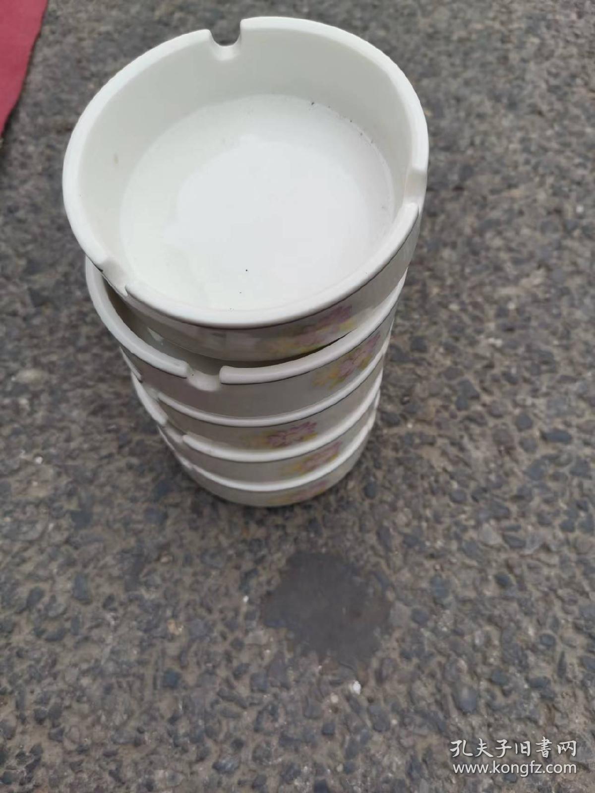 出邯郸第二瓷厂小红花烟灰缸