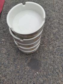 出邯郸第二瓷厂小红花烟灰缸