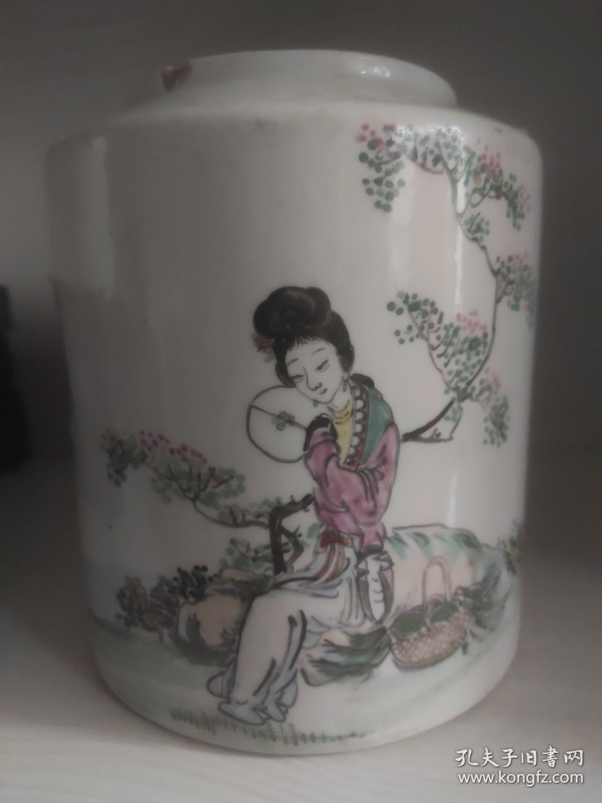手绘人物提梁壶筒子一个，可做笔筒