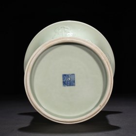 瓷器 清乾隆粉青釉刻螭龙纹束腰笔筒 19*22厘米