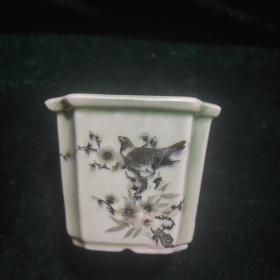 全新六七十年代的老瓷小花盆，精美，未完全开片