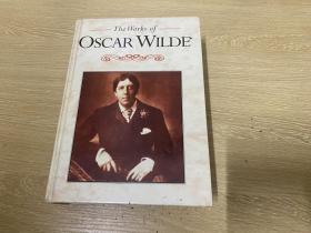 The Works of Oscar Wilde          王尔德作品全集（道连·格雷的画像、温夫人的扇子、不可儿戏 等等），精装。董桥：他的英文没有落叶没有沙石。