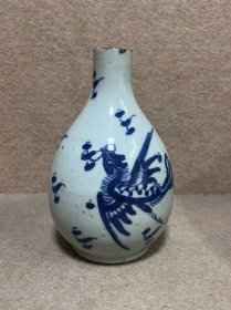 清早期 凤纹青花胆瓶 高 14.5cm。 传世老物，截口。 其余完整。