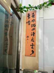 吉同钧（1854～1936）字石笙，号顽石，赳赳寨人。37岁中进士，授刑部主事。后为奉天、四川各司正主稿，判案平允，提升秋审处坐办，兼外律例馆事务。
本名
吉同钧
字
石笙
号
顽石
出生日期
1854年
逝世日期
1936年
因其精于法学，遇事善断，深为两任尚书倚重，凡疑狱大案均委吉同钧审定。蒙（古）王激变，被迫自尽者甚众，株连亦数百人，其案数月难。