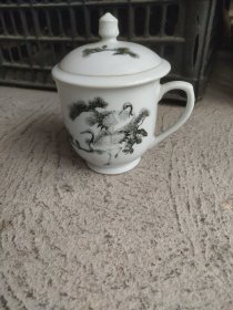 七八十年代安庆市太湖瓷厂款松鹤延茶杯.全品