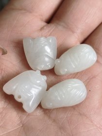 和田白玉小挂件四个，白度好，完好