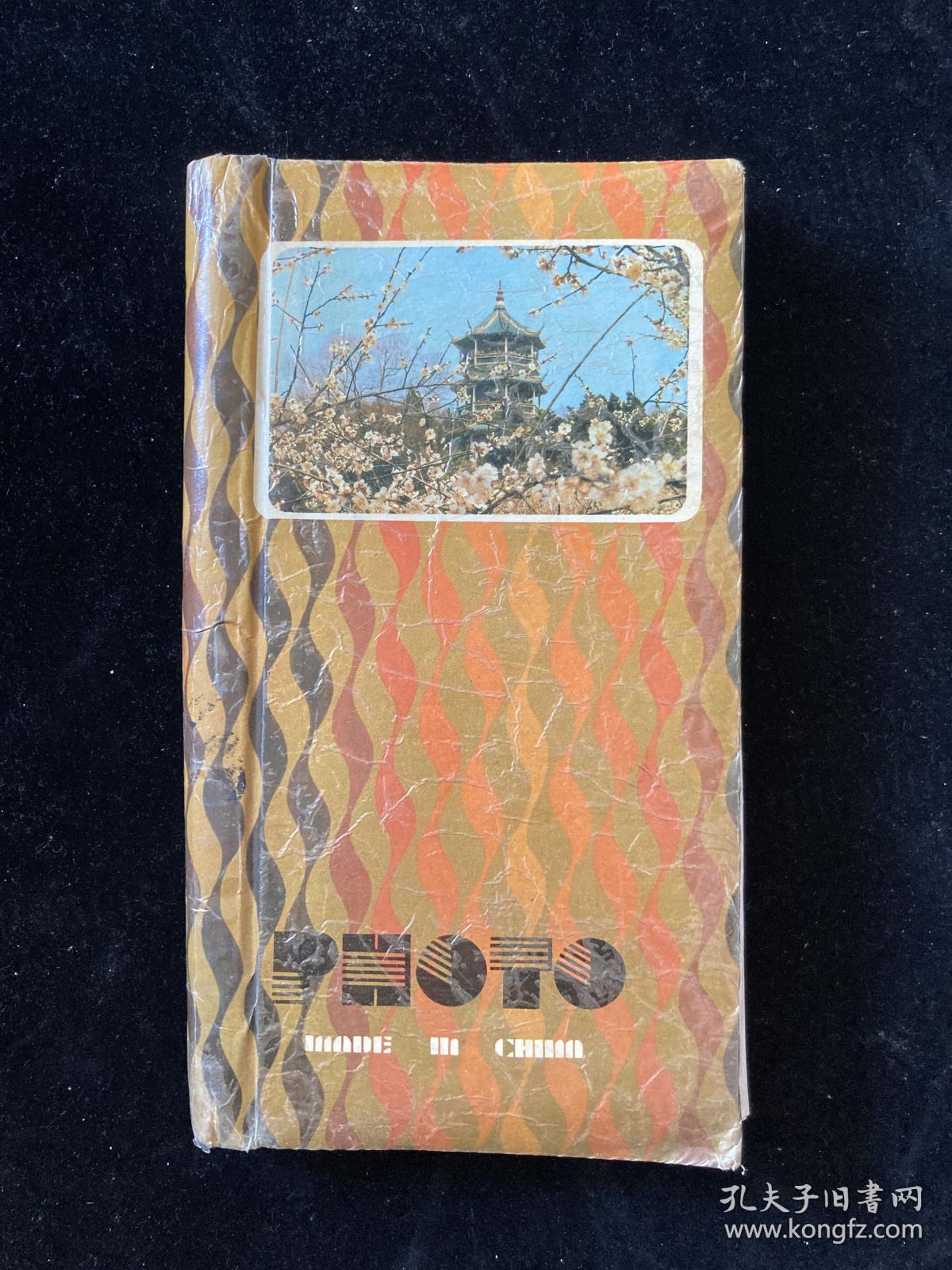 相册老照片 内含照片都“7l l张 打包出不单售 品相如图 现状出售  尺寸参见一元硬币 年代感十足 喜欢的朋友不要错过