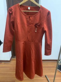 老款 红色复古款长裙 礼服裙 半边侧开拉链式 XL码 裙长约为90CM 胸围约为43CM袖长约为52CM