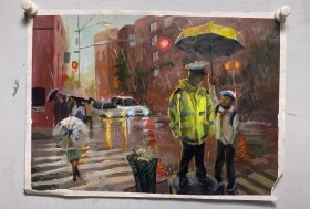 下雨天红领巾少年给警察叔叔打伞