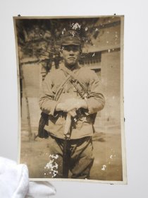 民国老照片，廆子1941年在广东中部城市拍摄的照片，背面有印戳。