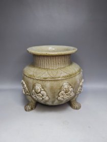 北齐（550--577），青釉兽足香炉，一圈人物，腿子掉粘，老修复。