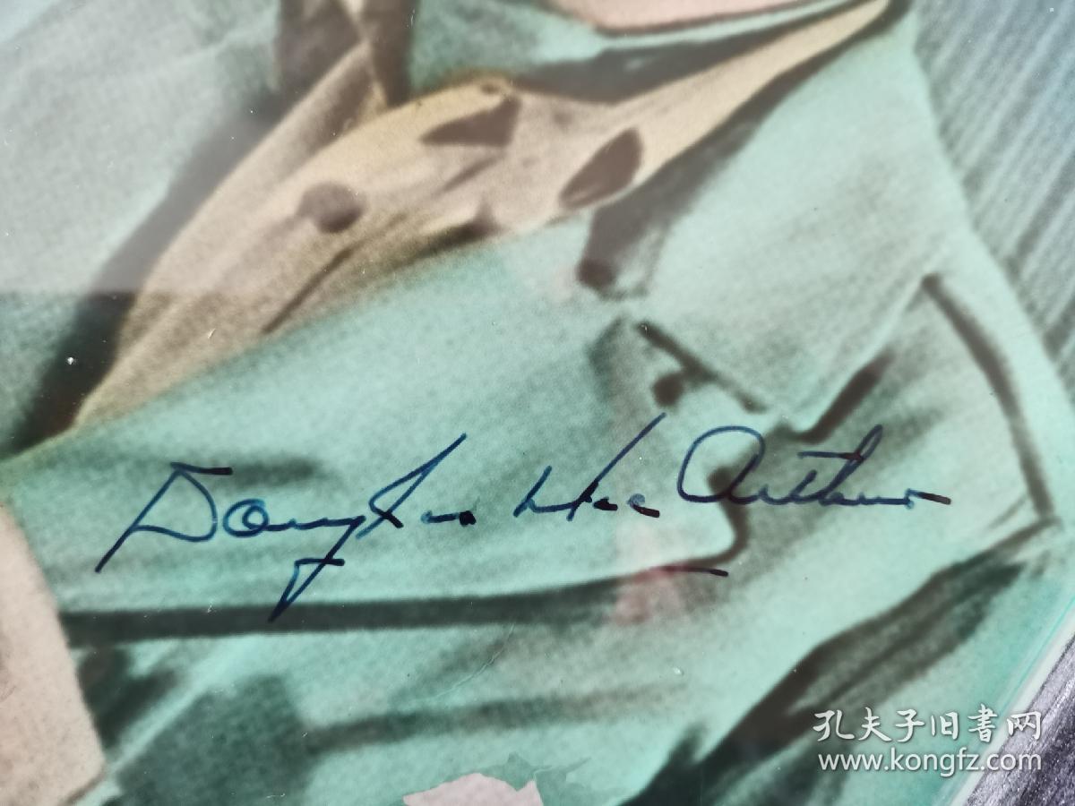 二战名将 美国传奇五星上将 麦克阿瑟 
Douglas MacArthur 亲笔签名照 罕见彩照 psa鉴定认证真迹