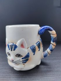 早期小猫图案杯