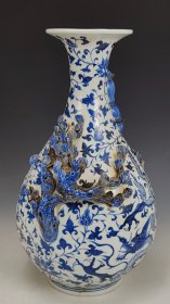 美品.精工细作满工青花缠枝莲高浮雕龙凤穿花雕塑观音饰玉壶春瓶