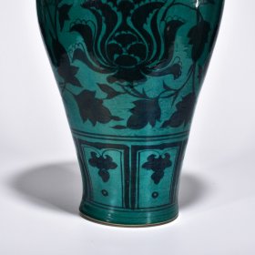 瓷器 元至正八年孔雀绿釉牡丹花卉纹梅瓶 高43厘米 宽20厘米