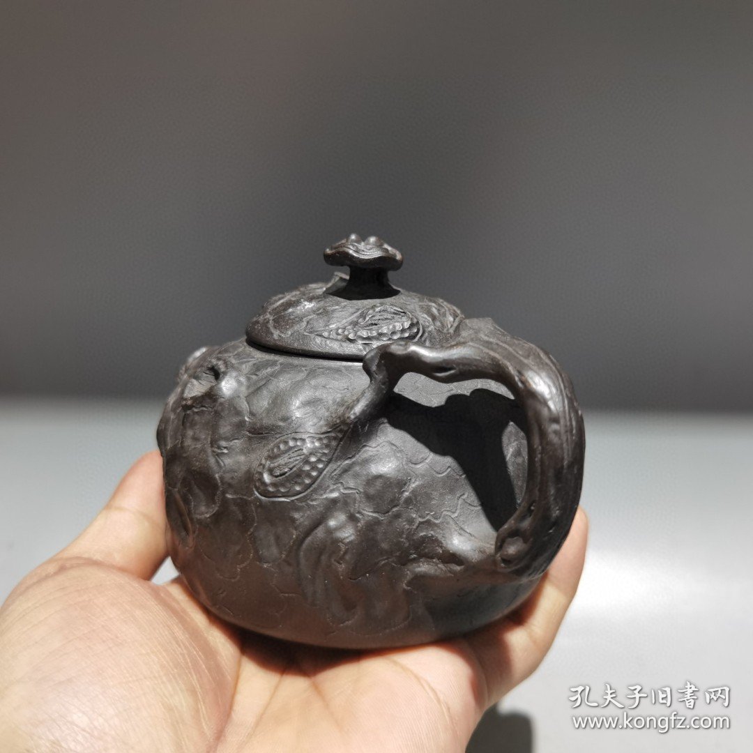 原矿石黄砂紫砂壶 品名：供春壶 收藏送礼佳品