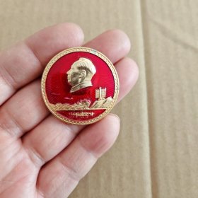 毛主席像章，广州德成，品相如图