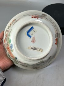 清中期浅绛彩花卉诗文大碗，全品无损，直径21cm，高9.5cm，釉面蛤蜊光随处可见，大开门精品，喜欢的来，顺丰保价到付。