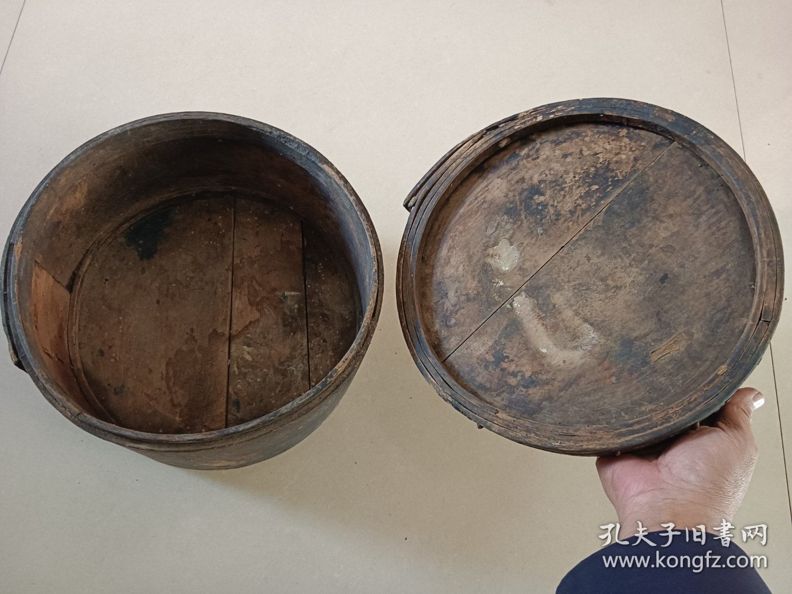 老帽盒 上盖下底拼板 盖子边老裂锯钉修补 高19.5直径26