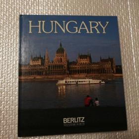 Hungary【英文原版。精装摄影集。有图有文字。书脊一处皮儿翘起已经粘合。封底有脏。内页干净无勾画。仔细看图】