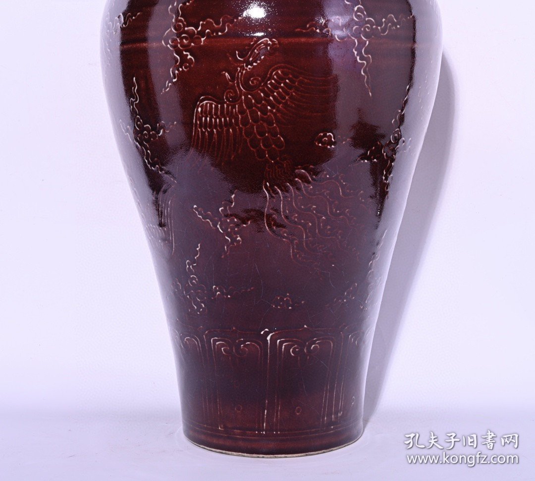明永乐祭红釉雕刻凤纹梅瓶，高45×27厘米