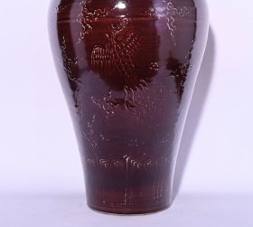 明永乐祭红釉雕刻凤纹梅瓶，高45×27厘米