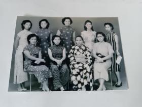 照片：40年代南洋华侨美女合影【1张】