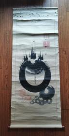 超大幅日本宗教画，纸色老，虫蛀明显，尤其是上裱。纸本纸裱，画芯137×60，大号实木轴头。