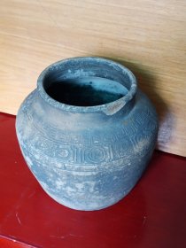 清代刻花陶罐(直径16cm高15cm)