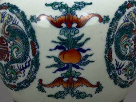 清乾隆斗彩螭龙纹罐16/15.5厘米