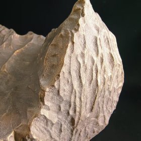 新疆吐鲁番鄯善地区戈壁滩特有石种—碳质金刚风凌陨石（疑似铜陨 微磁）重量：5公斤 观赏性极高