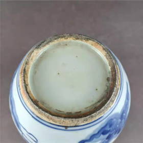清青花过墙龙纹罐