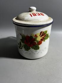 1983年，花卉老搪瓷茶缸一只