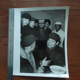 超大尺寸：1978年，天津市委书记阎达开（河北乐亭县人）到供应点了解群众吃饭情况W