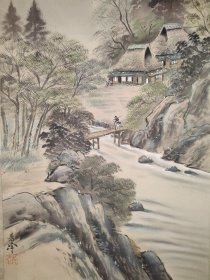 （8）绢本挂轴老画《山水风景人物图》包装盒完整，青峰笔 原装原裱立轴画一副，绫装，品相如图 钤印（尺寸183cmX52.5cm画心尺寸106cmX40.5