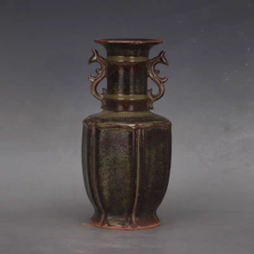 宋 越窑茶叶末釉双耳六方瓶