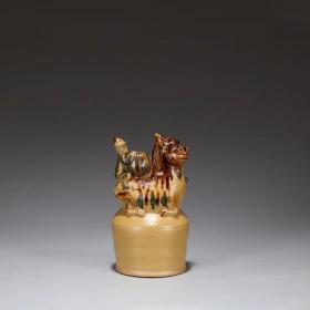 唐代 长沙窑点彩狮坐瓶 尺寸:高22.5公分 直径11.5公分