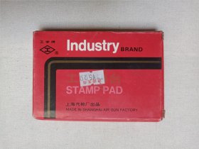 《工字牌Industry BRAND（工字印台） STAMP PAD》131型红色印台·红色印章盒·老印盒·墨盒·印色池·印泥盒·印章铁盒1980-1990年代左右（上海汽枪厂出品，MADE IN SHANGHAI AIR GUN FACTORY）