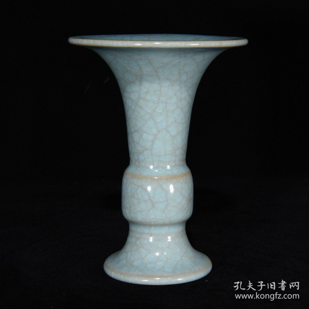 点击查看原图 汝窑冰裂纹花觚,15×11厘米