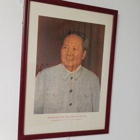 我们敬爱的伟大领袖毛主席，于一九六八年八月十五日接见首都工人阶级代表和解放军指战员