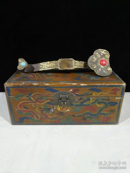 收淘漆器盒装铜镶宝石如意
《吉祥如意》